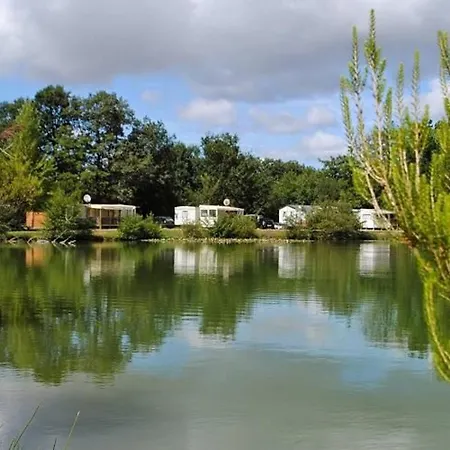 Camping Mobil-home 32m² Pour 8 Pers, Terrasse, Saint-sornin - Api-1-52-399