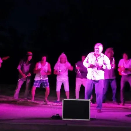 Mobil-home 32m² Pour 8 Pers, Terrasse, Saint-sornin - Api-1-52-399 Camping *