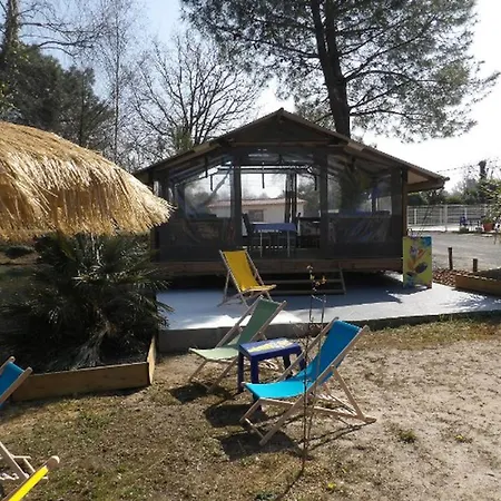 Camping Mobil-home 32m² Pour 8 Pers, Terrasse, Saint-sornin - Api-1-52-399 *