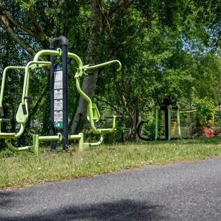 Mobil-home 32m² Pour 8 Pers, Terrasse, Saint-sornin - Api-1-52-399 Camping *