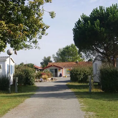 Mobil-home 32m² Pour 8 Pers, Terrasse, Saint-sornin - Api-1-52-399 캠프장 *