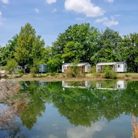 Camping Mobil-home 32m² Pour 8 Pers, Terrasse, Saint-sornin - Api-1-52-399 Saint-Sornin (Charente-Maritime)