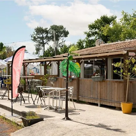 Mobil-home 32m² Pour 8 Pers, Terrasse, Saint-sornin - Api-1-52-399 Camping