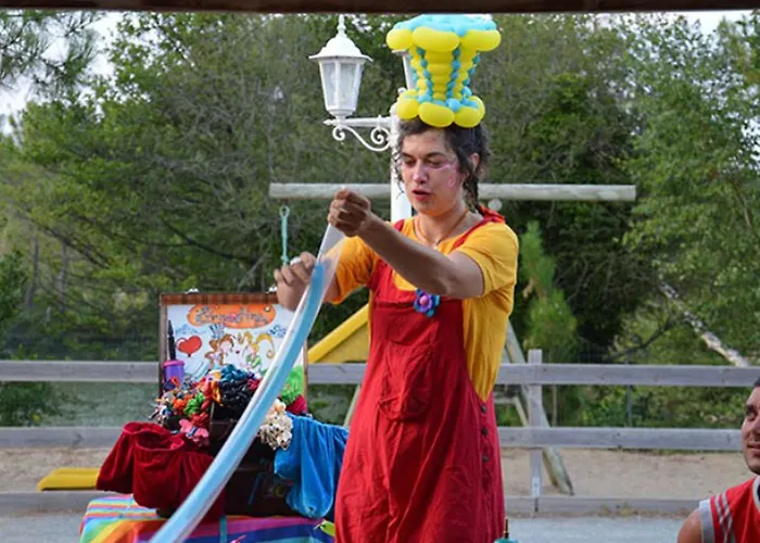 Mobil-home 32m² Pour 8 Pers, Terrasse, Saint-sornin - Api-1-52-399 Camping *