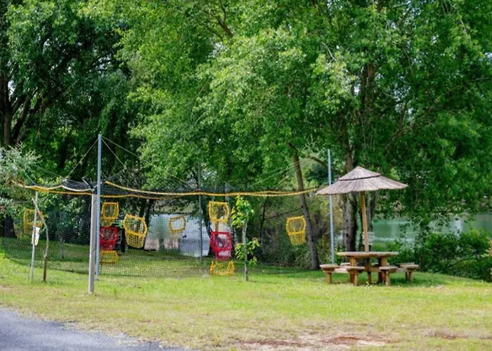 Camping Mobil-home 32m² Pour 8 Pers, Terrasse, Saint-sornin - Api-1-52-399