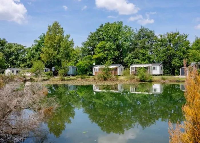 Camping Mobil-home 32m² Pour 8 Pers, Terrasse, Saint-sornin - Api-1-52-399 Saint-Sornin (Charente-Maritime)