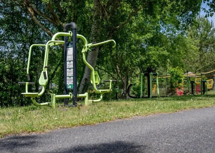 Camping Mobil-home 32m² Pour 8 Pers, Terrasse, Saint-sornin - Api-1-52-399 *